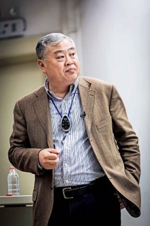 华东师范大学历史系终身教授，冷战史专家沈志华